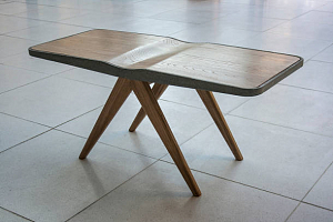 Британский мебельщик представил дубово-бетонный стол